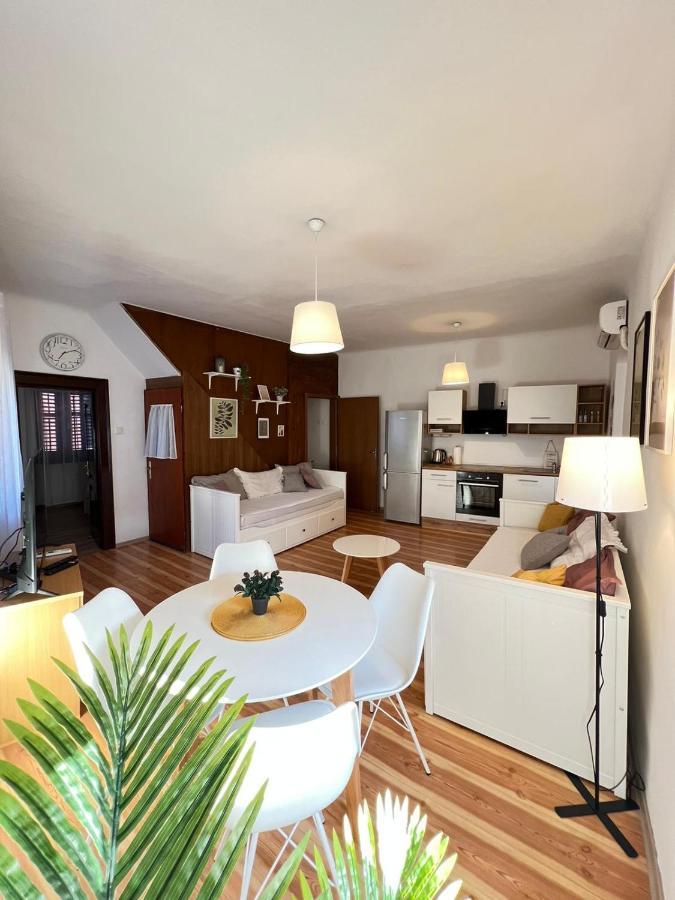 Sml Apartments 1 Izola Esterno foto