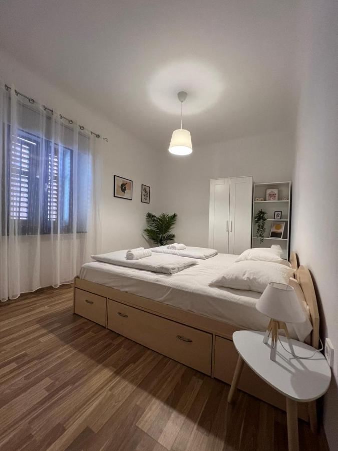 Sml Apartments 1 Izola Esterno foto