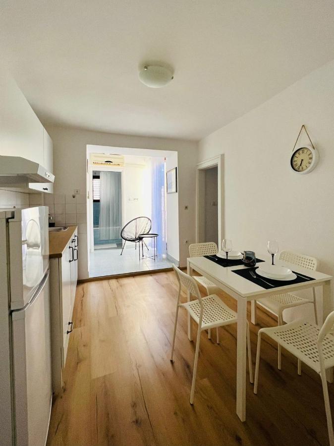 Sml Apartments 1 Izola Esterno foto